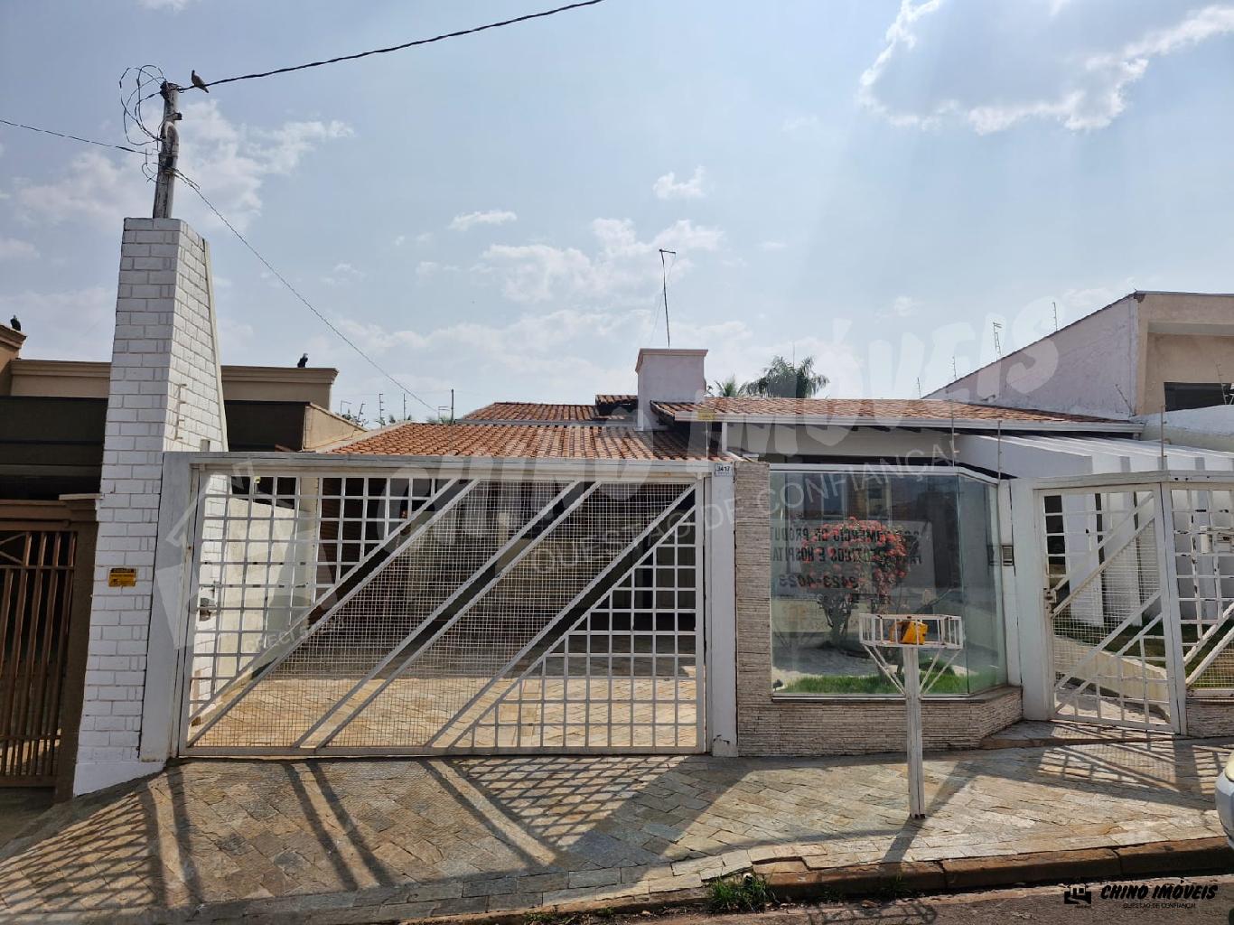 Casa de 3 Dormitórios sendo 2 Suítes, 2 Salas